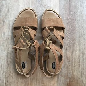 Dr. Scholl’s tassled sandals